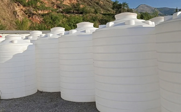 化工液体储存注意事项——选对PE榆中塑料桶避免安全隐患
