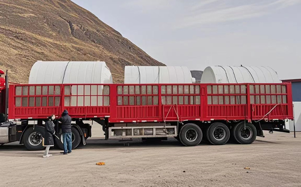 榆中塑料桶装车完毕准备运输中