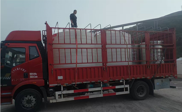 榆中立式运输桶安排发货现场